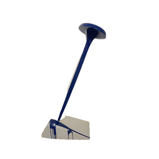 CLAVO AZUL EN PEDESTAL